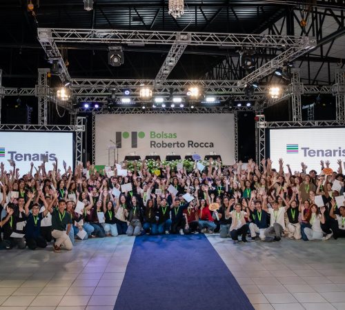 Tenaris premia 200 estudantes de Pindamonhangaba com bolsas de R$ 2,2 mil