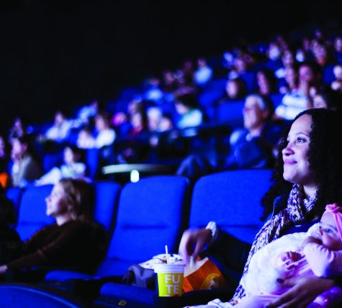 Cinema, acolhimento e lazer: CineMaterna retorna ao Taubaté Shopping