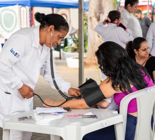 IESP leva conscientização sobre o Outubro Rosa à Praça Dom Epaminondas