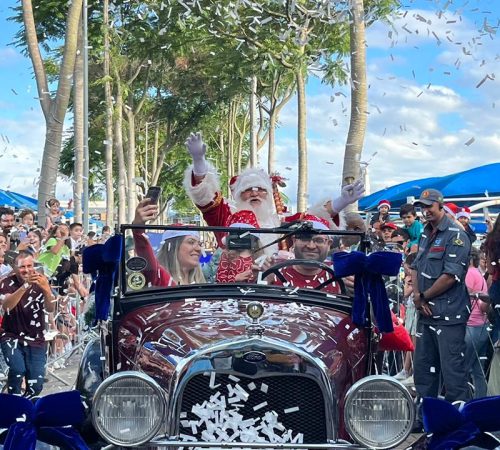 Papai Noel chega ao Shopping Pátio Pinda em um domingo de aventura pela Era do Gelo