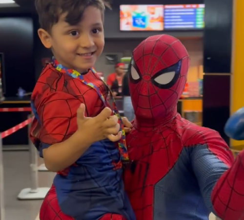 Encontro temático reúne gerações de fãs do Homem-Aranha no Shopping Pátio Pinda