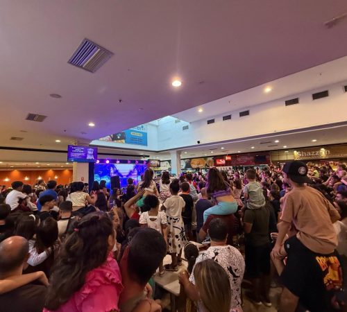 Estrelas do K-Pop leva multidão ao Taubaté Shopping em espetáculo gratuito