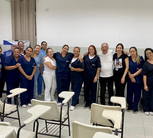Equipe de enfermagem do HMUT participa de aula sobre a importância do leite materno