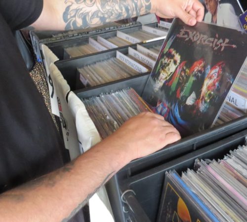 Encontro de colecionismo de discos reúne cerca de 10 mil títulos no Taubaté Shopping neste sábado (26)